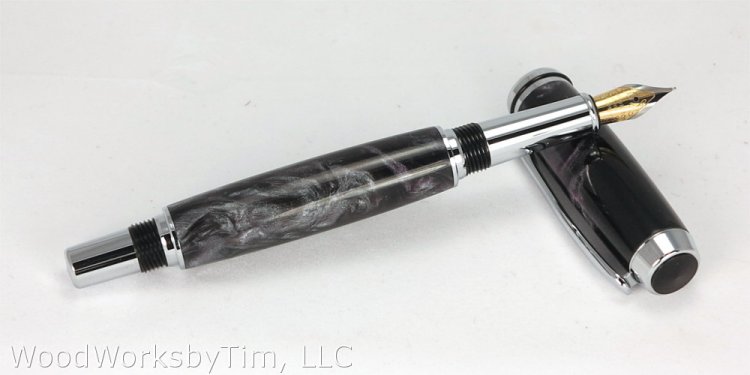 #1668 - Black with Silver Swirl Fountain Pen - Click Image to Close